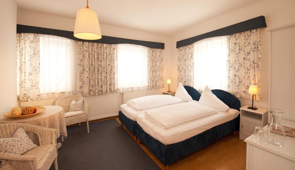 Gasthof Badl - Bed & Breakfast هول ان تيرول الغرفة الصورة